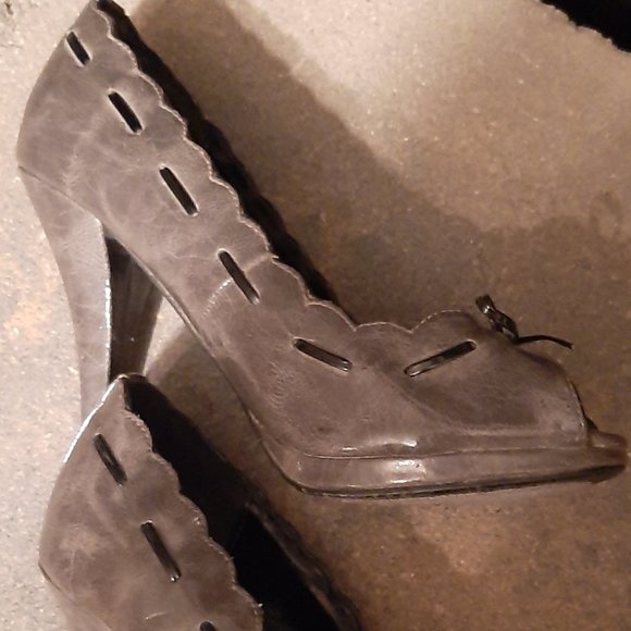 Pretty Pumps - Picture 6 of 7